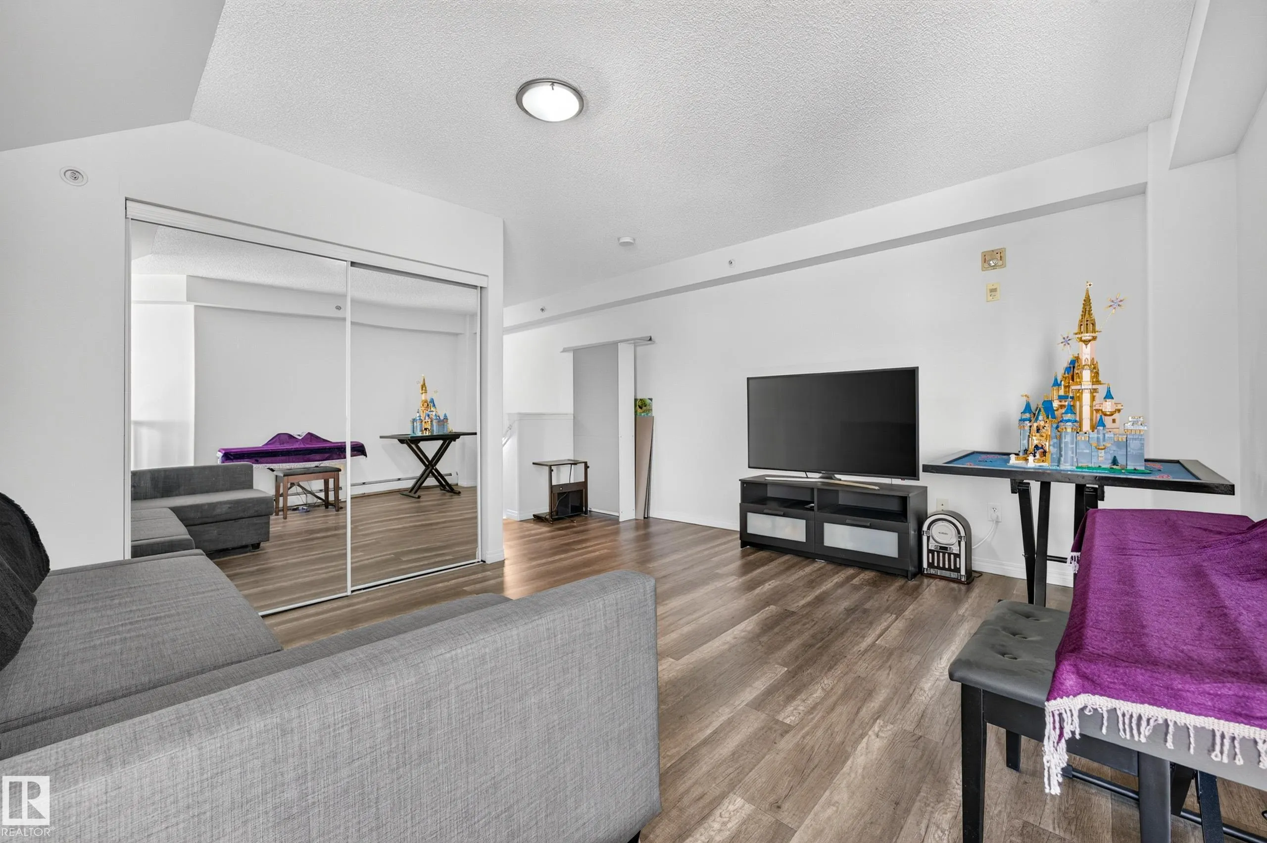 320 CLAREVIEW STATION Drive