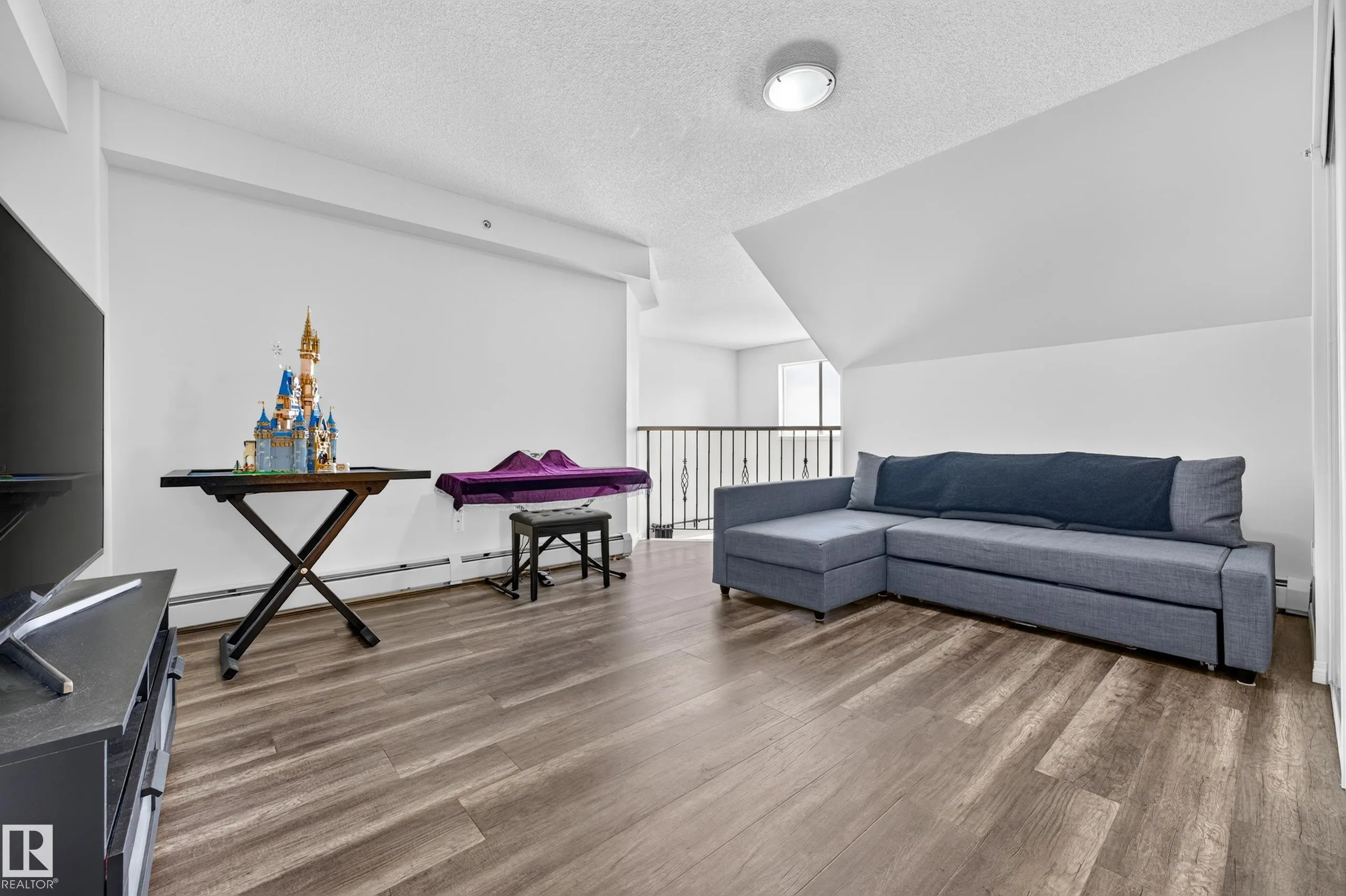 320 CLAREVIEW STATION Drive