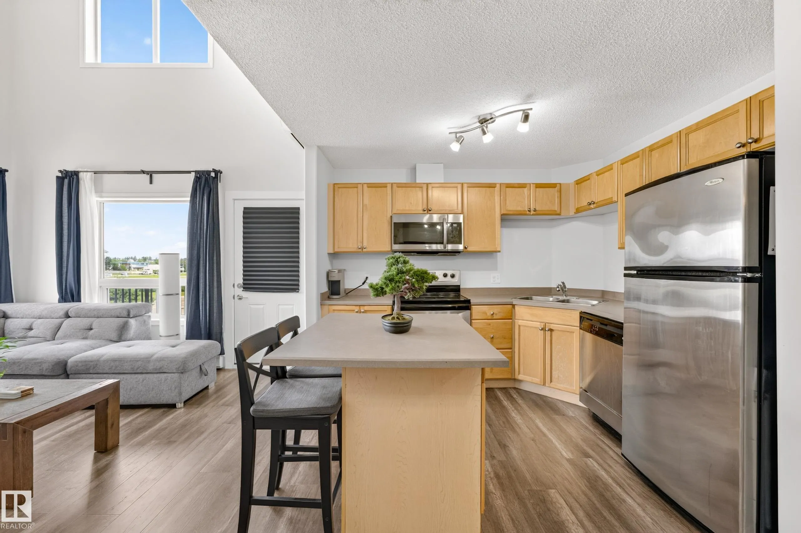 320 CLAREVIEW STATION Drive