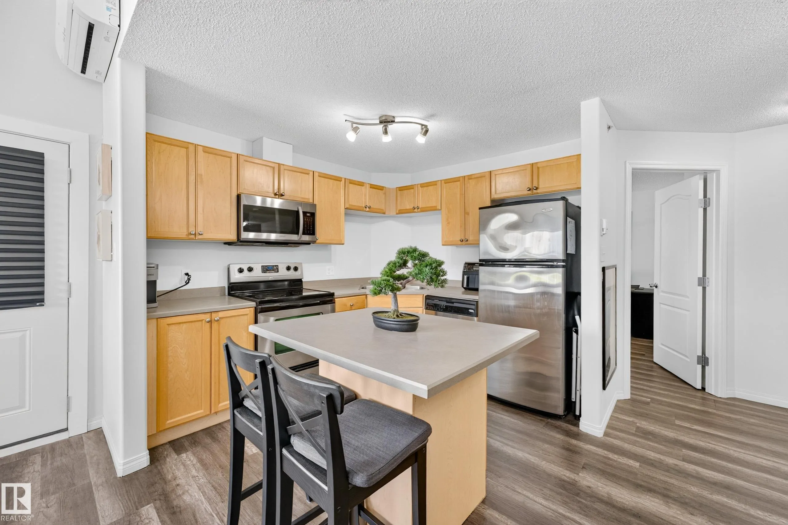 320 CLAREVIEW STATION Drive