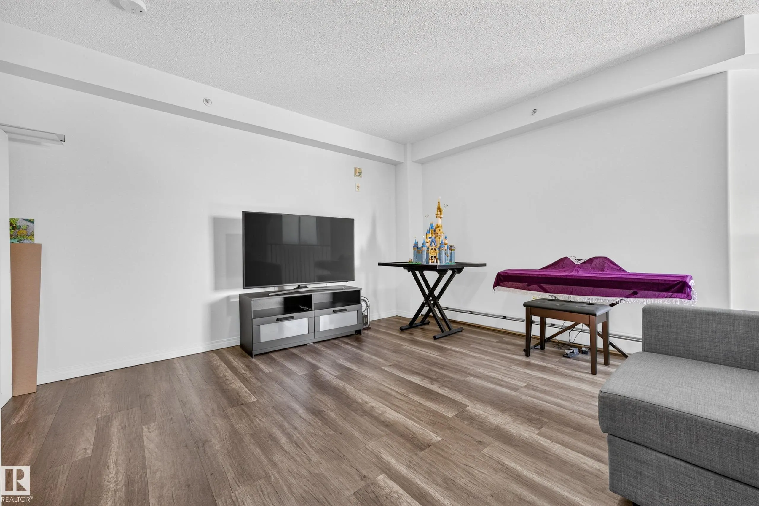 320 CLAREVIEW STATION Drive