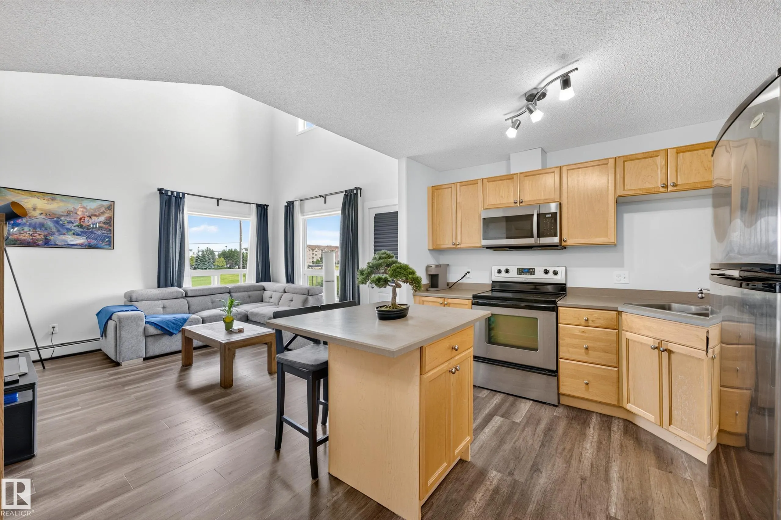 320 CLAREVIEW STATION Drive