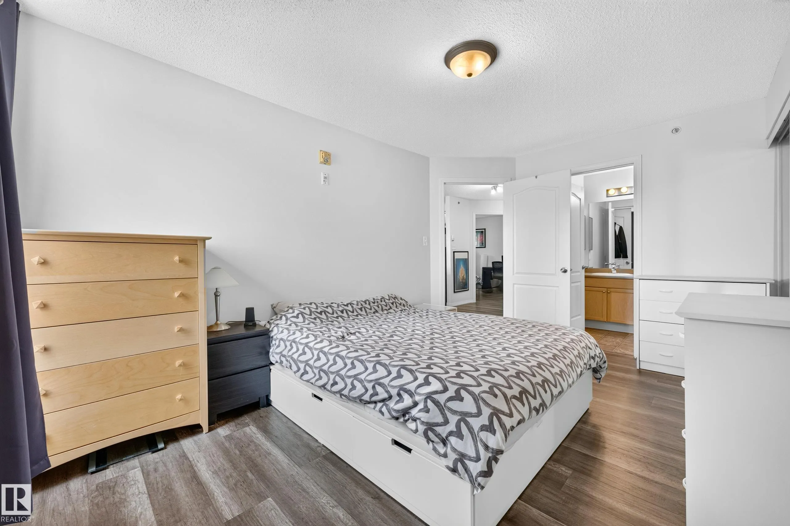 320 CLAREVIEW STATION Drive