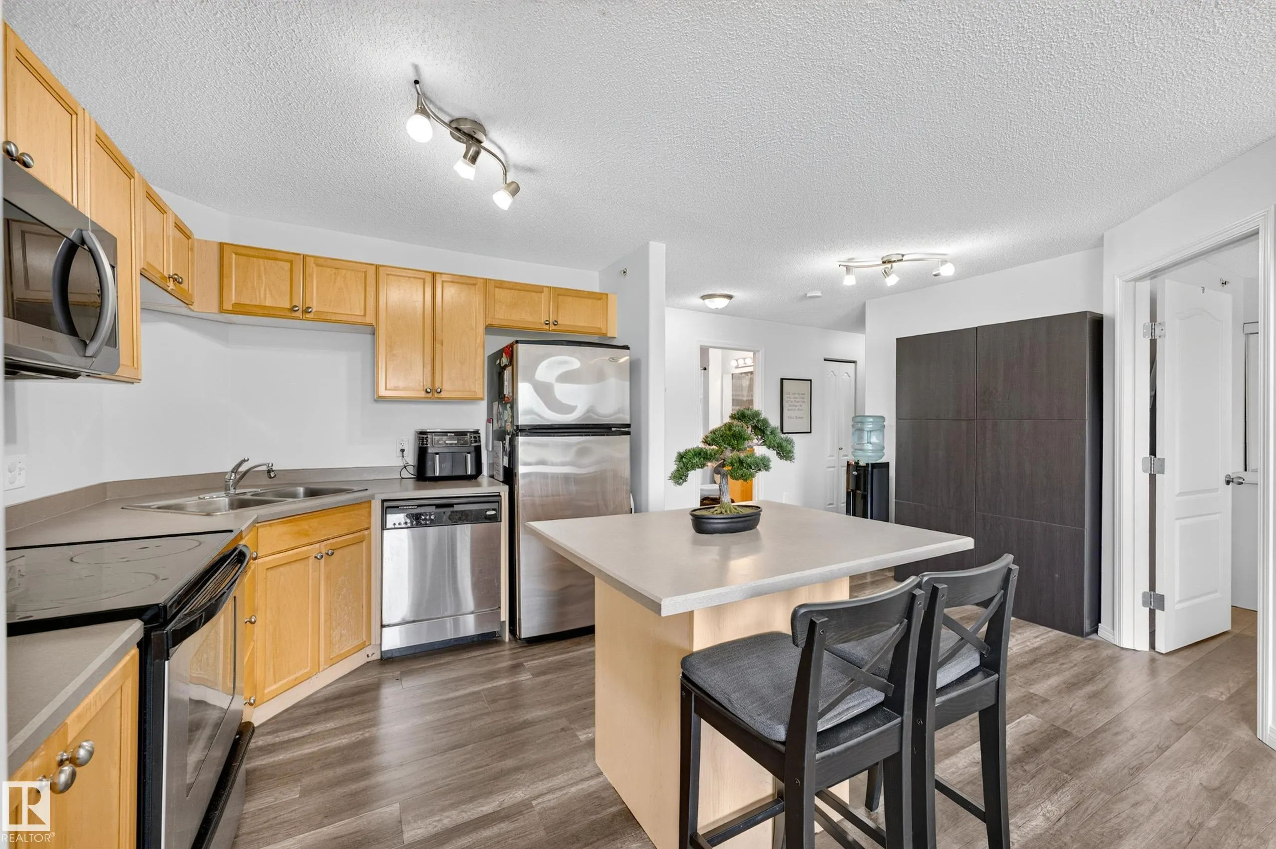 320 CLAREVIEW STATION Drive