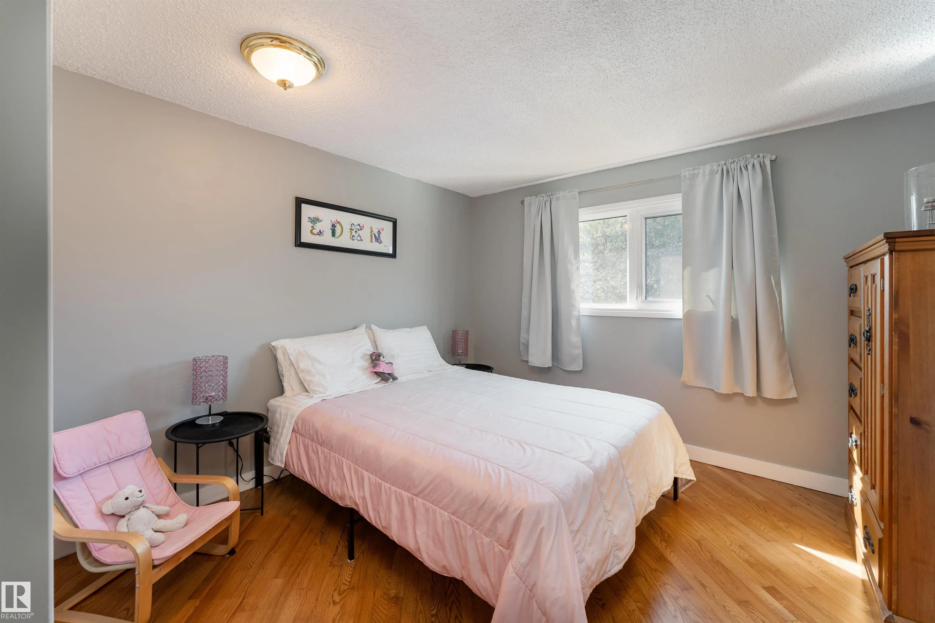 6007 37 Avenue