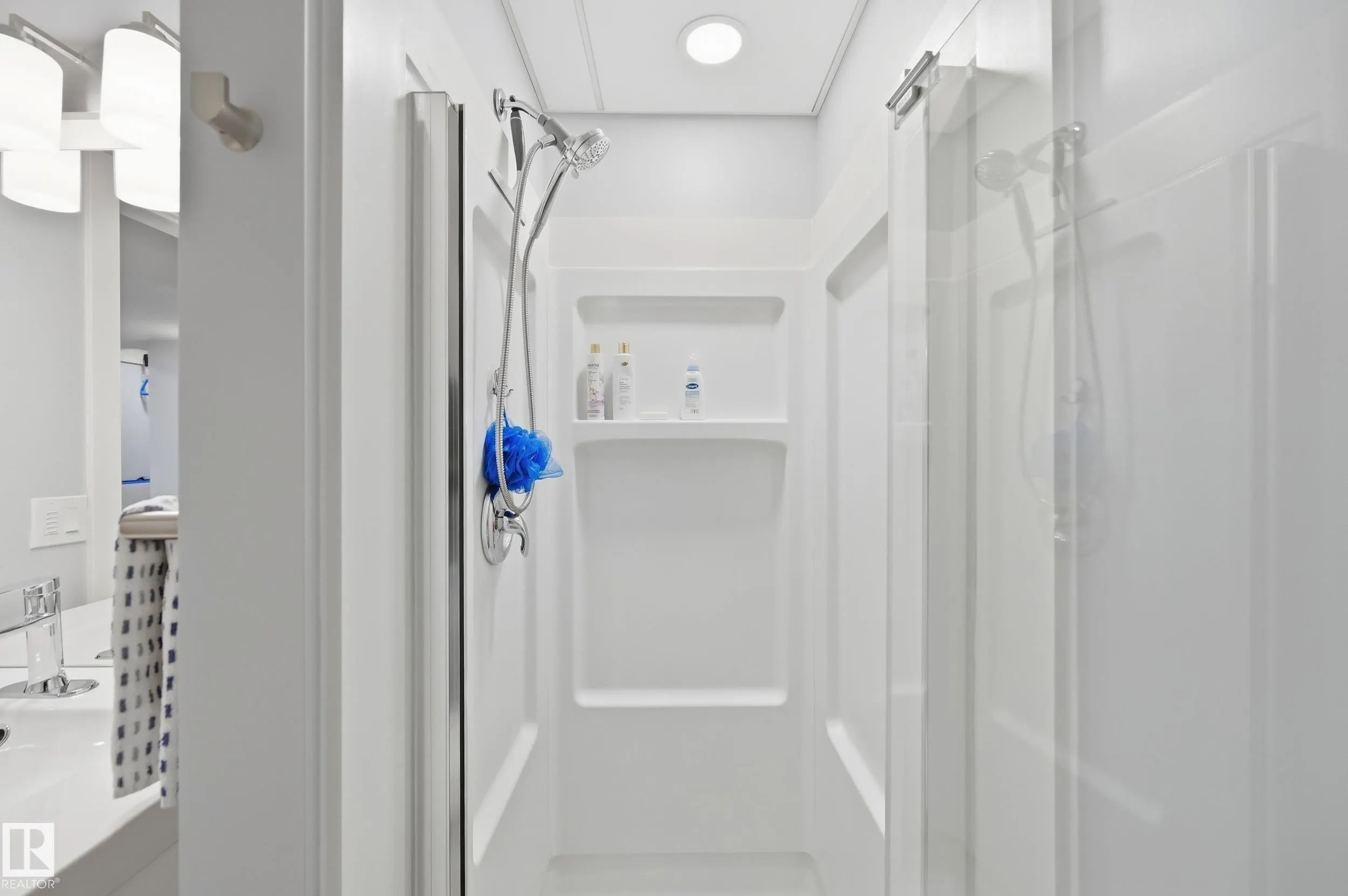 715 CACHE Place