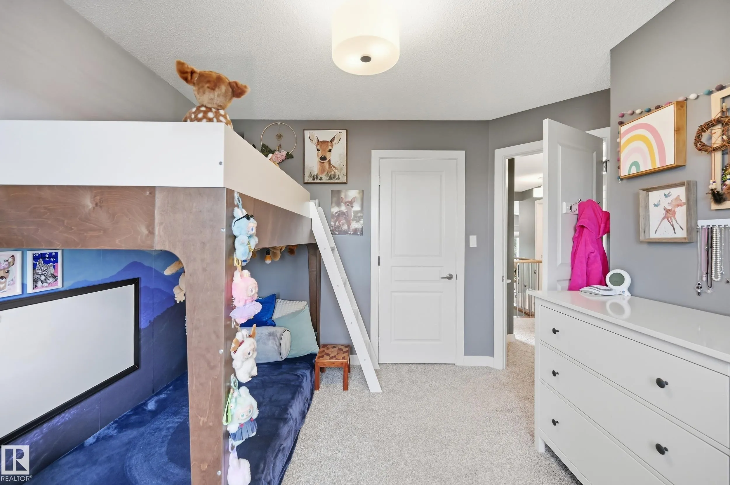715 CACHE Place