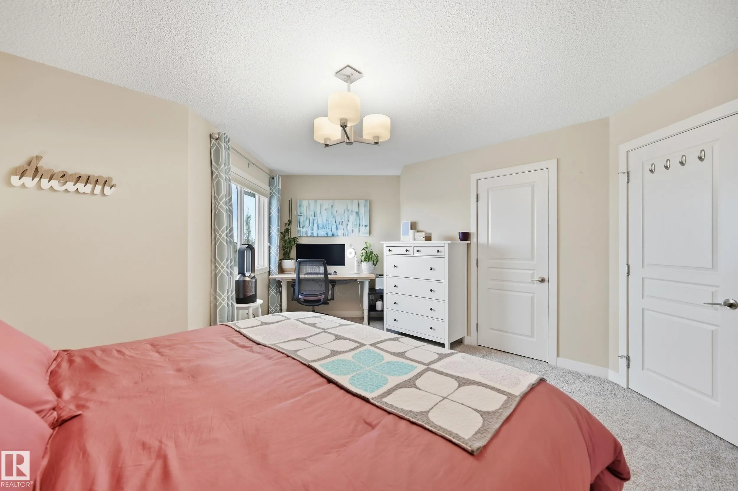 715 CACHE Place