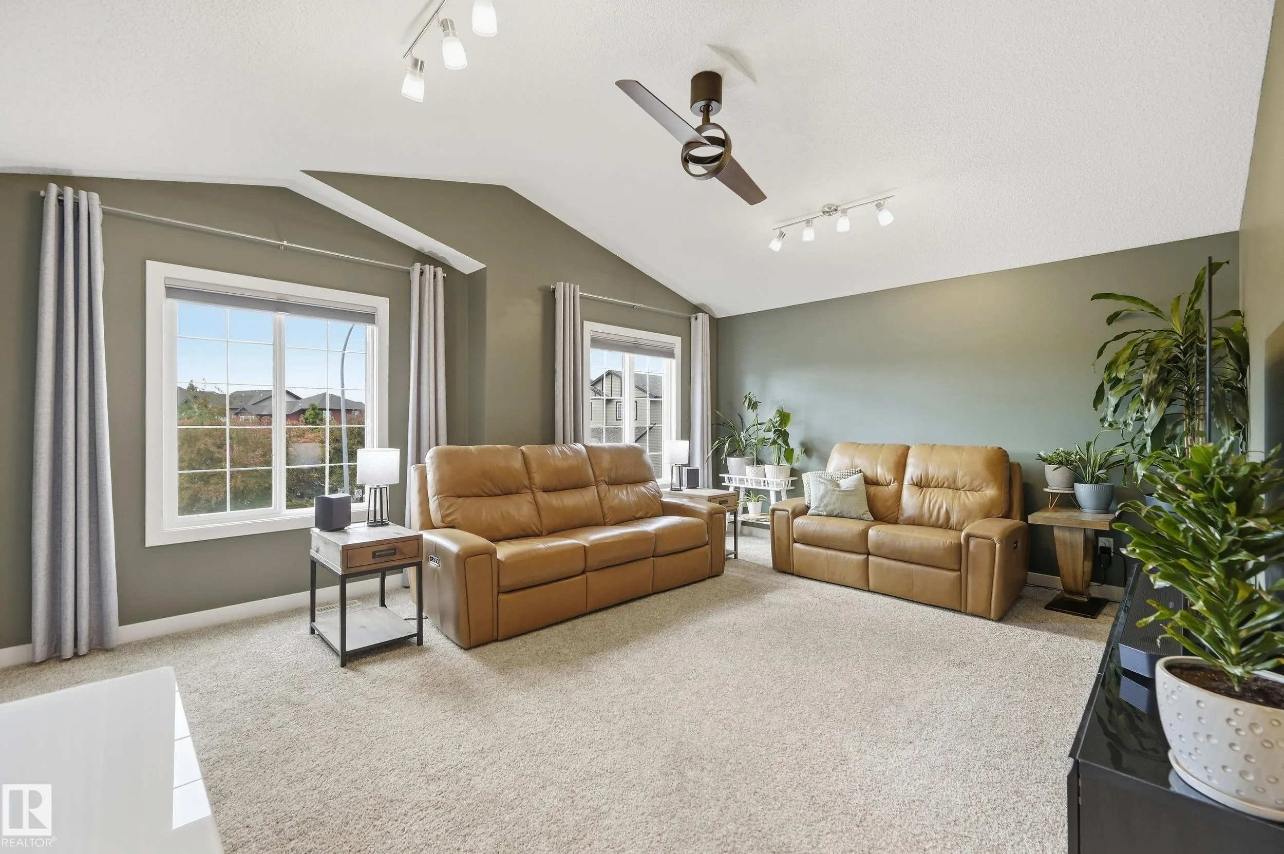 715 CACHE Place
