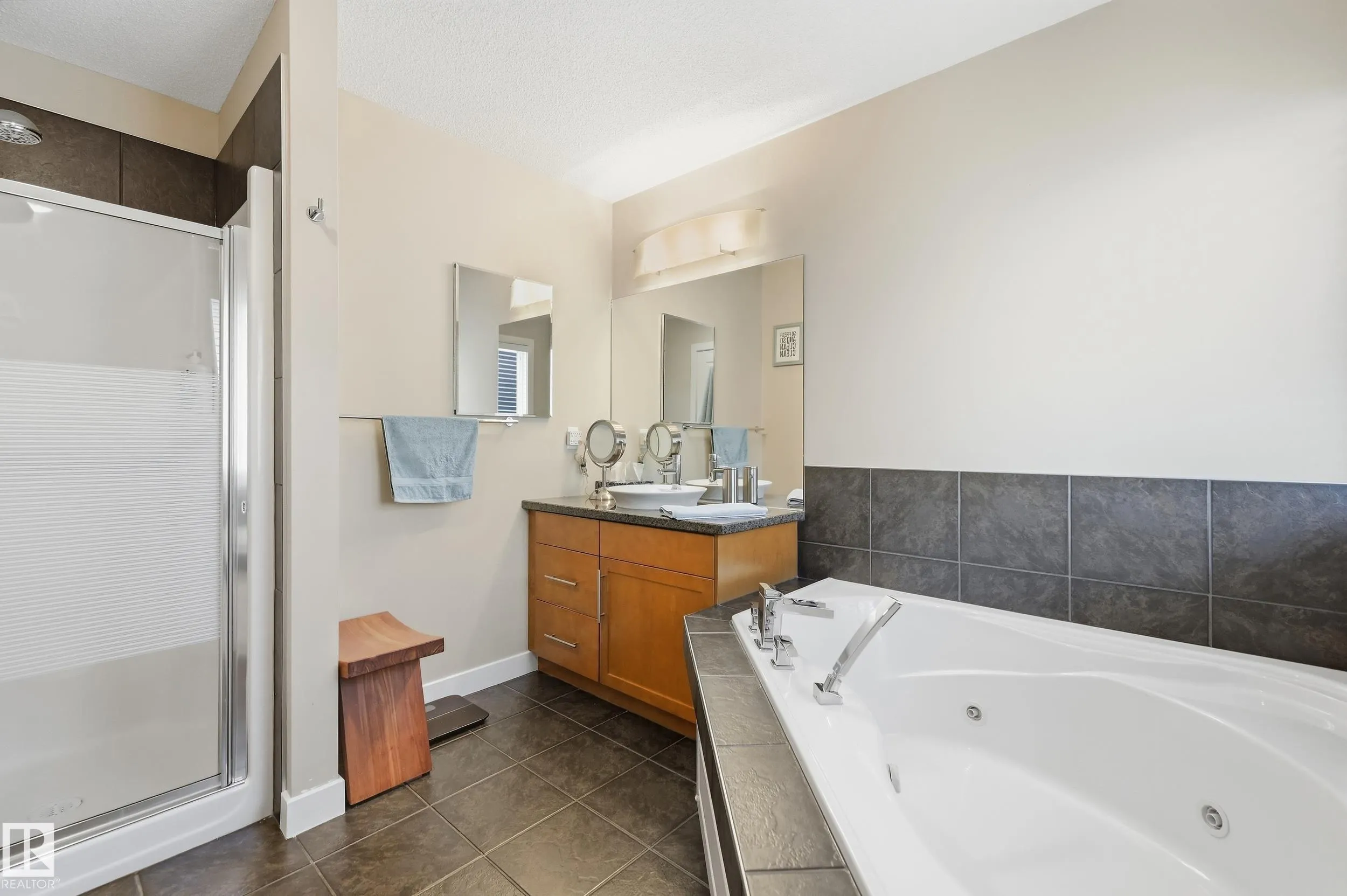 715 CACHE Place