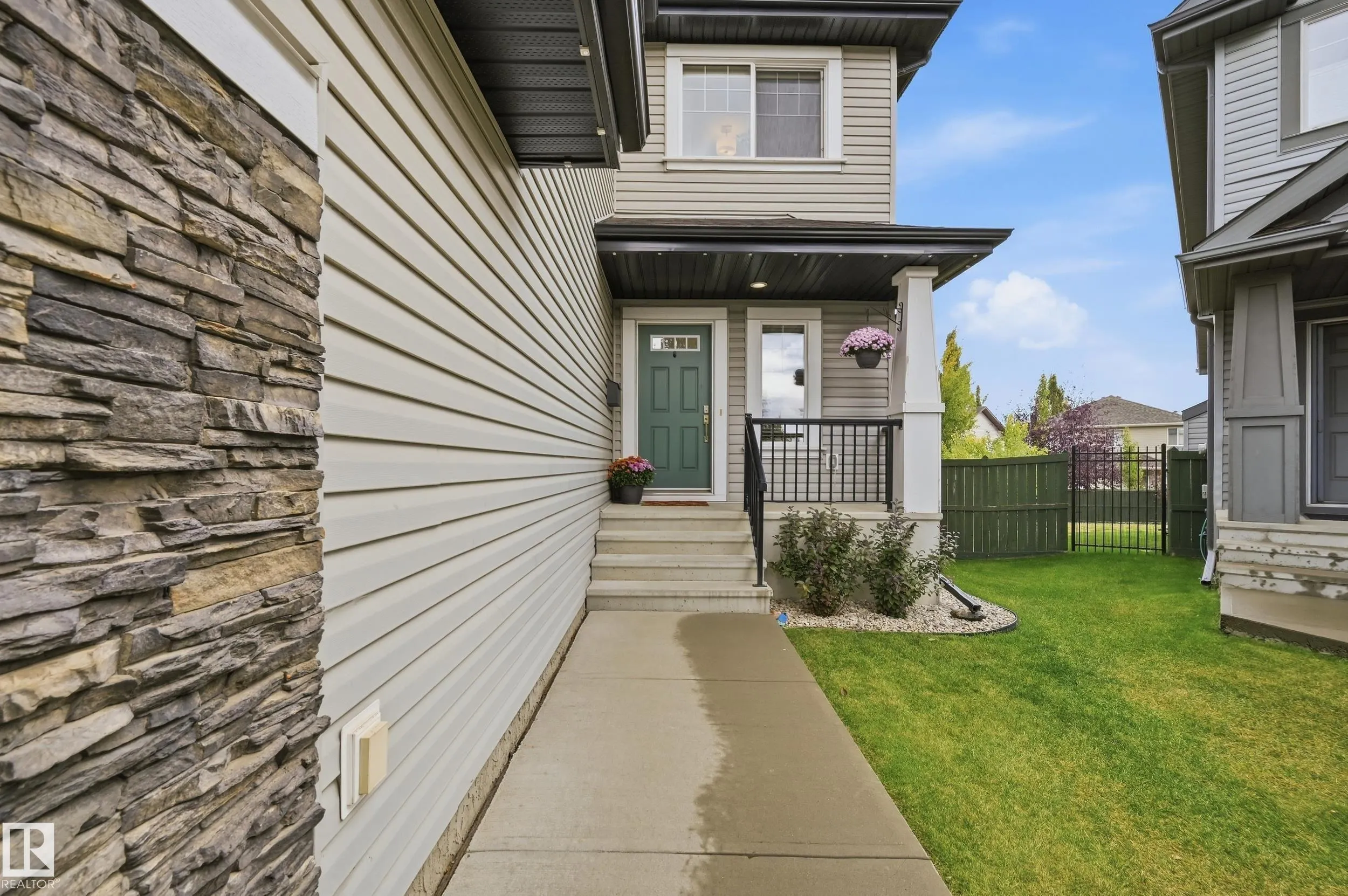 715 CACHE Place