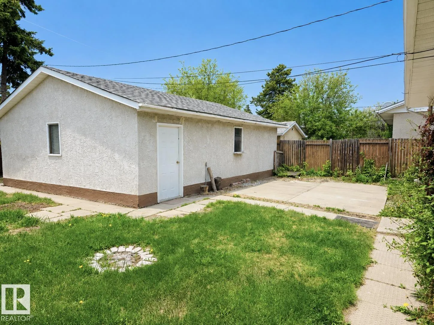 8712 162 Street