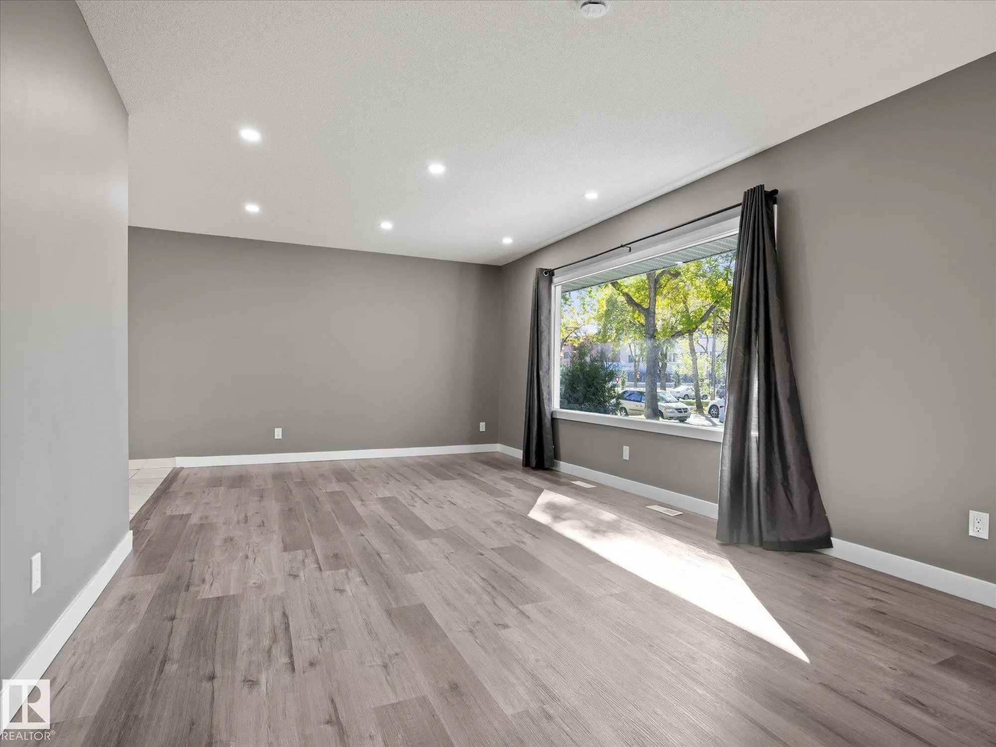 11211 104 Street