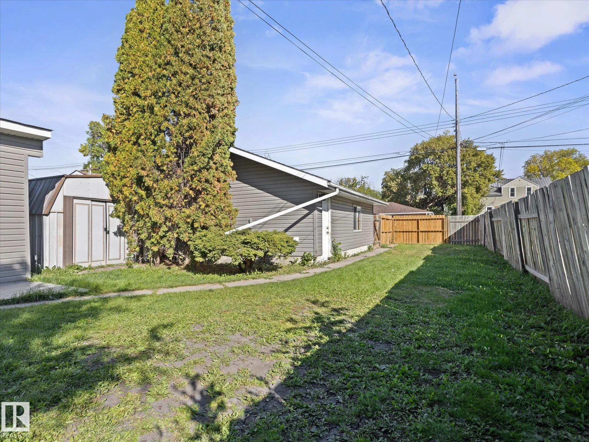 11211 104 Street