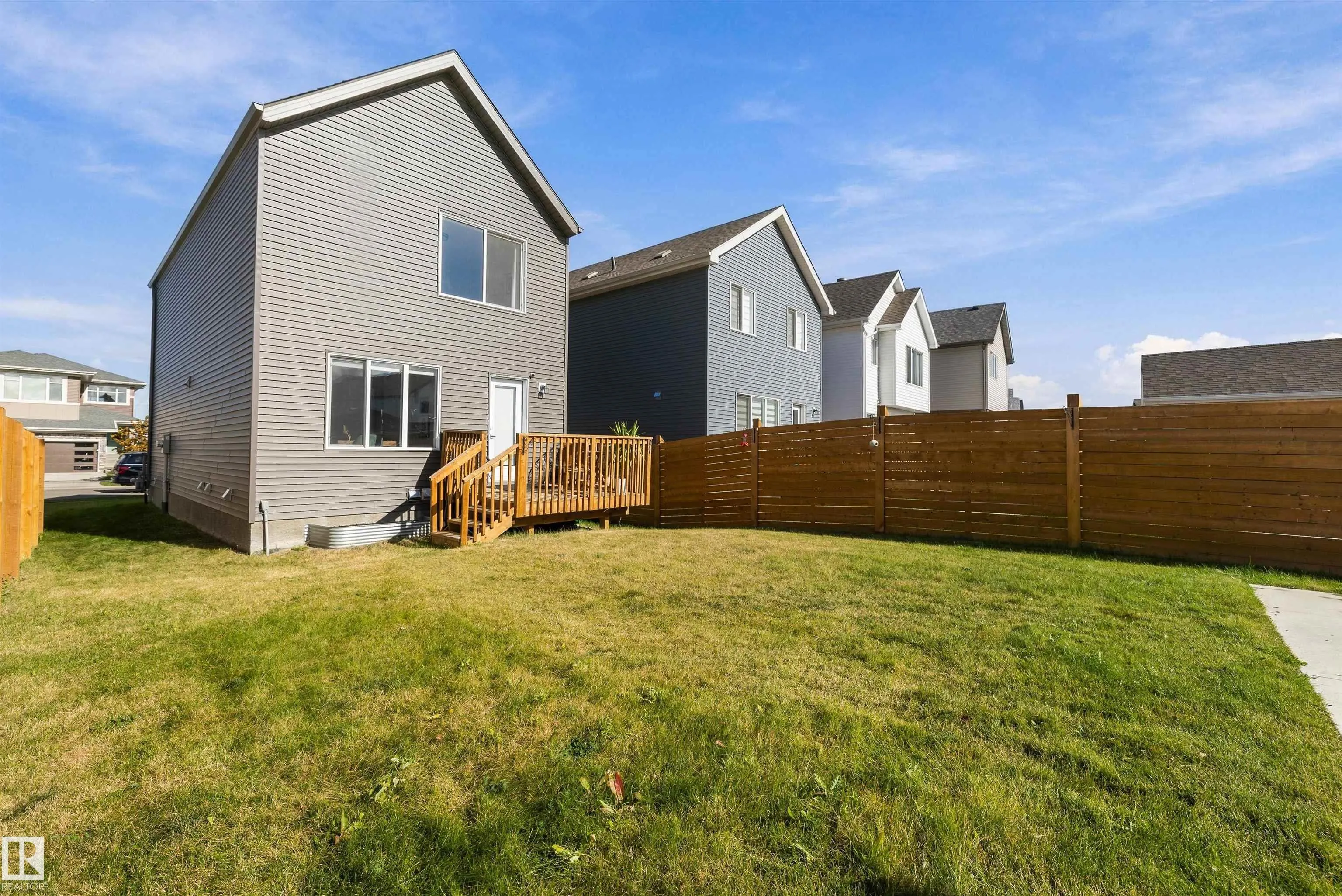 290 JENSEN LAKES Boulevard