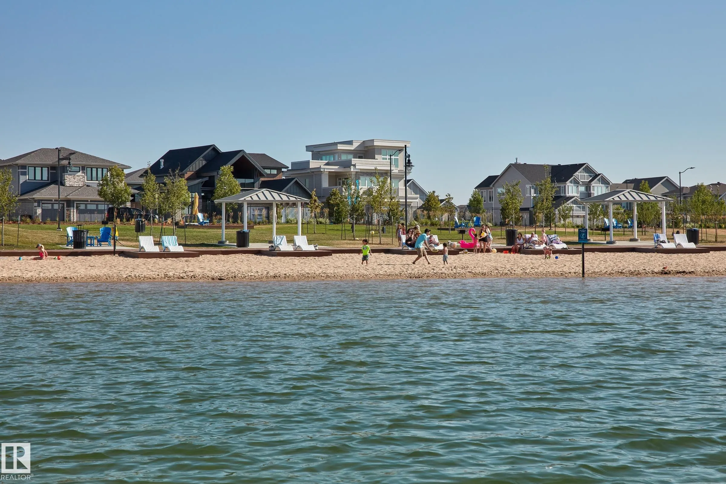 290 JENSEN LAKES Boulevard