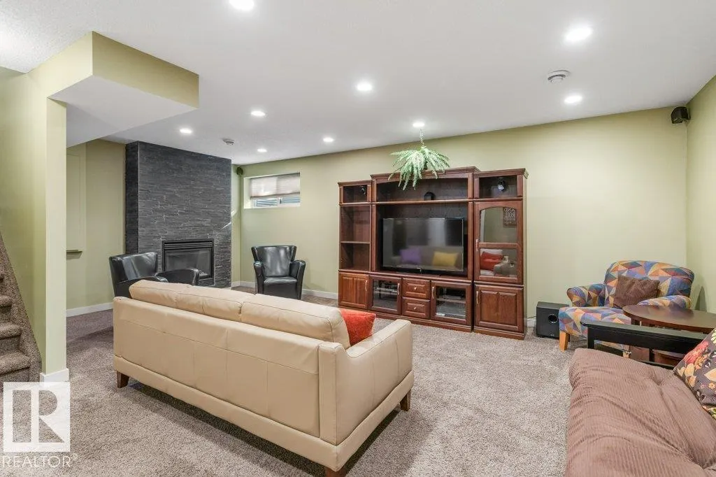 2743 SPARROW Place