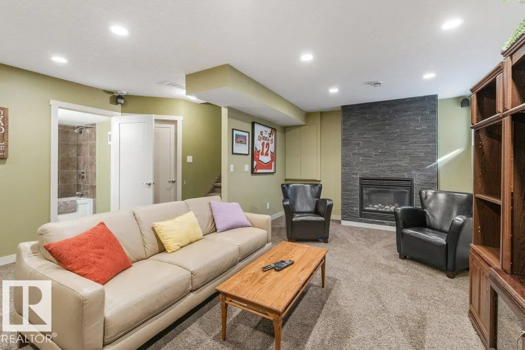 2743 SPARROW Place