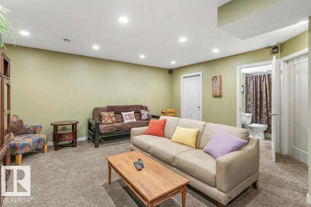 2743 SPARROW Place
