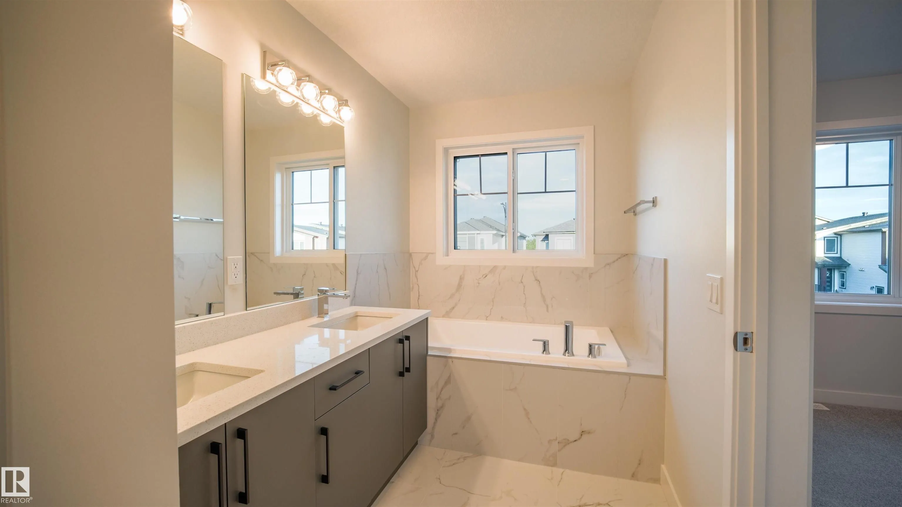 44 Dalquist Bay