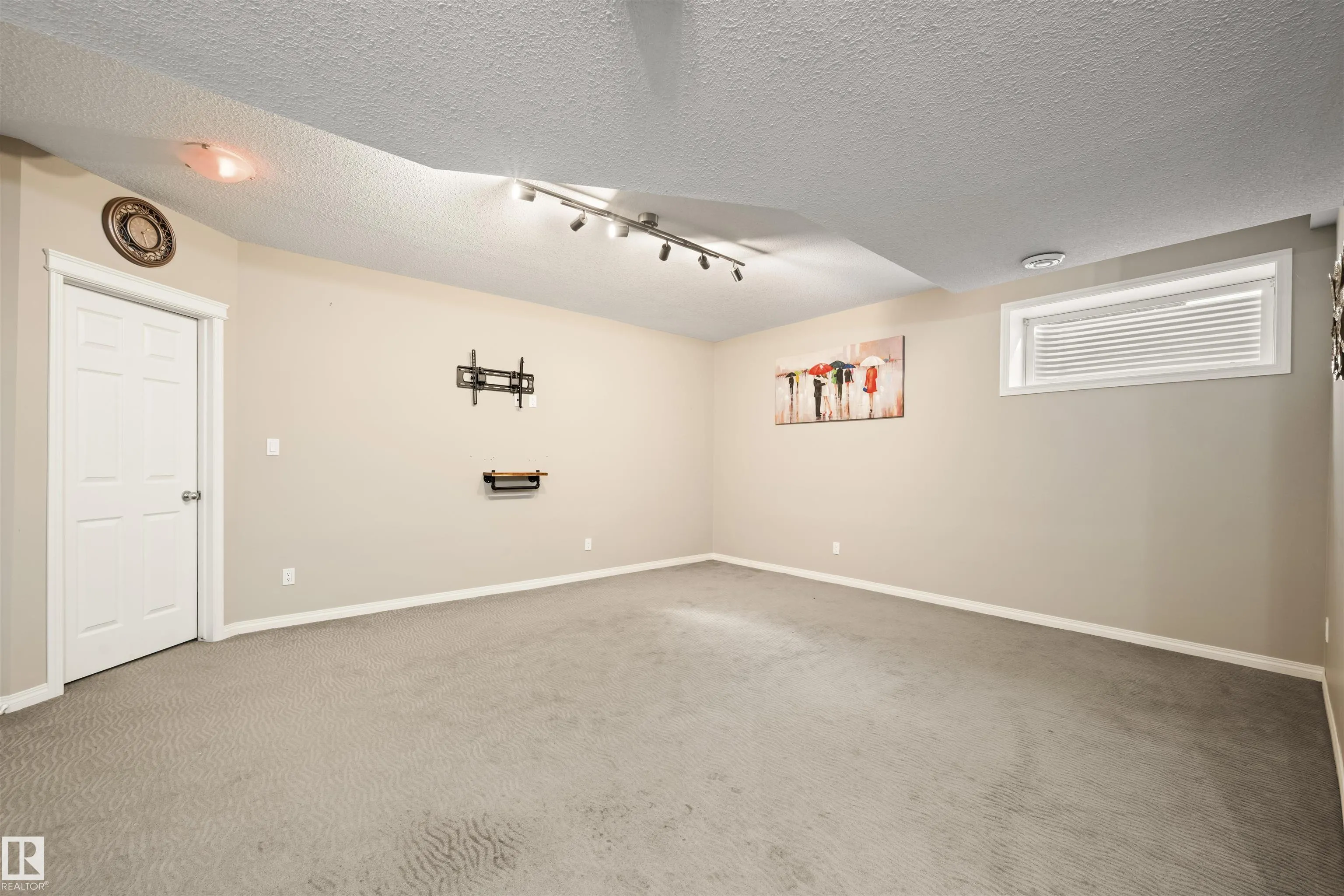 2422 WARRY Place