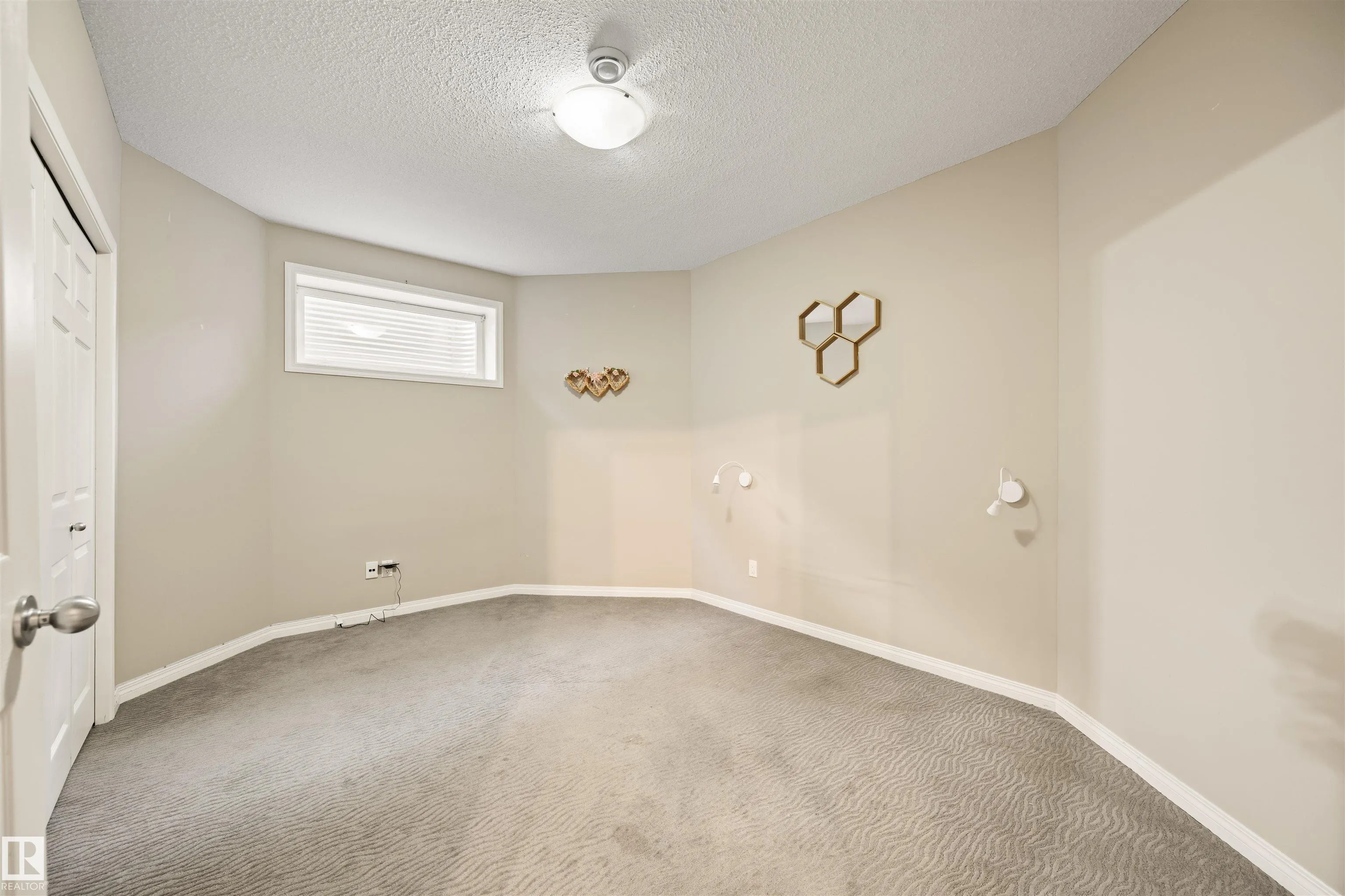 2422 WARRY Place