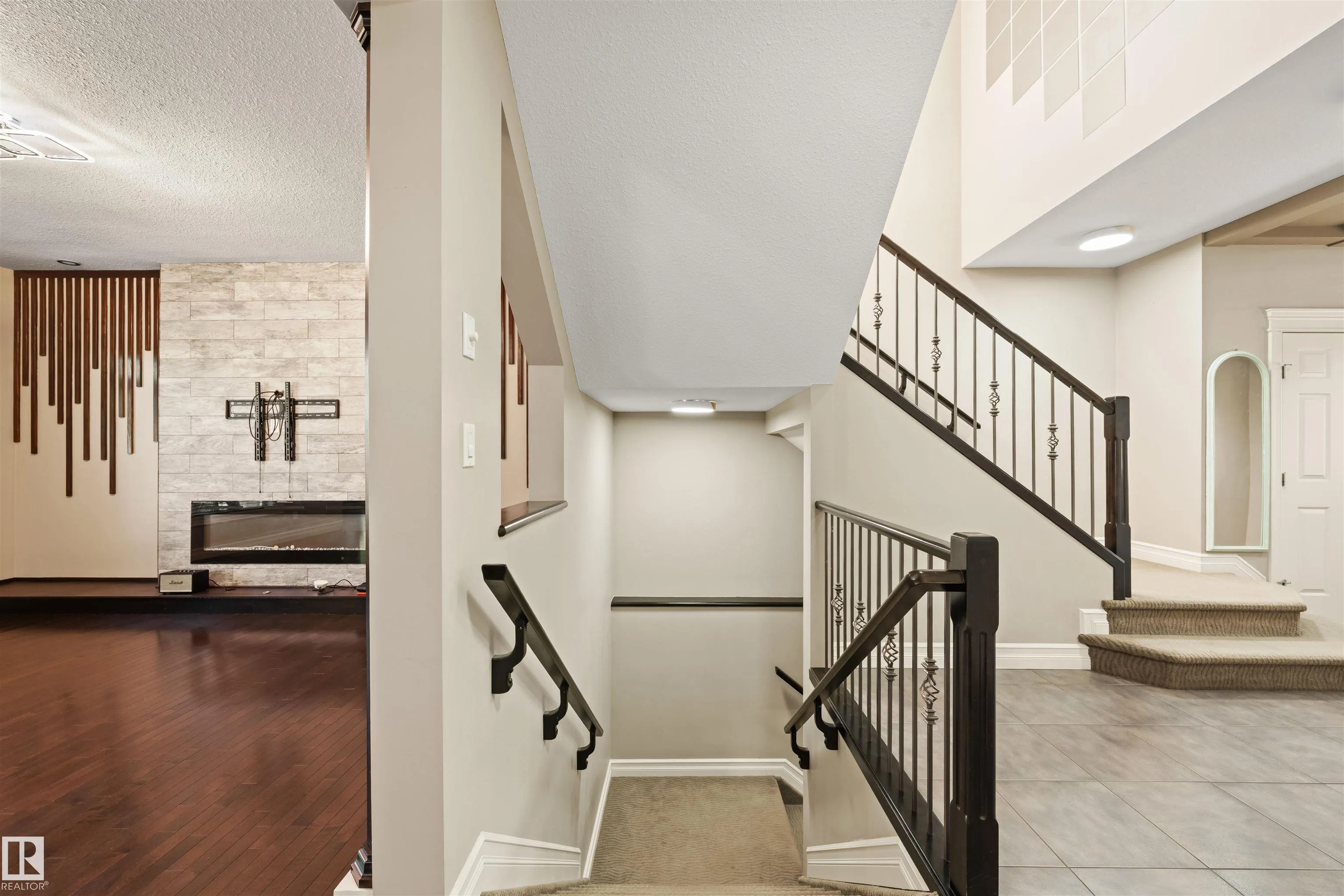 2422 WARRY Place