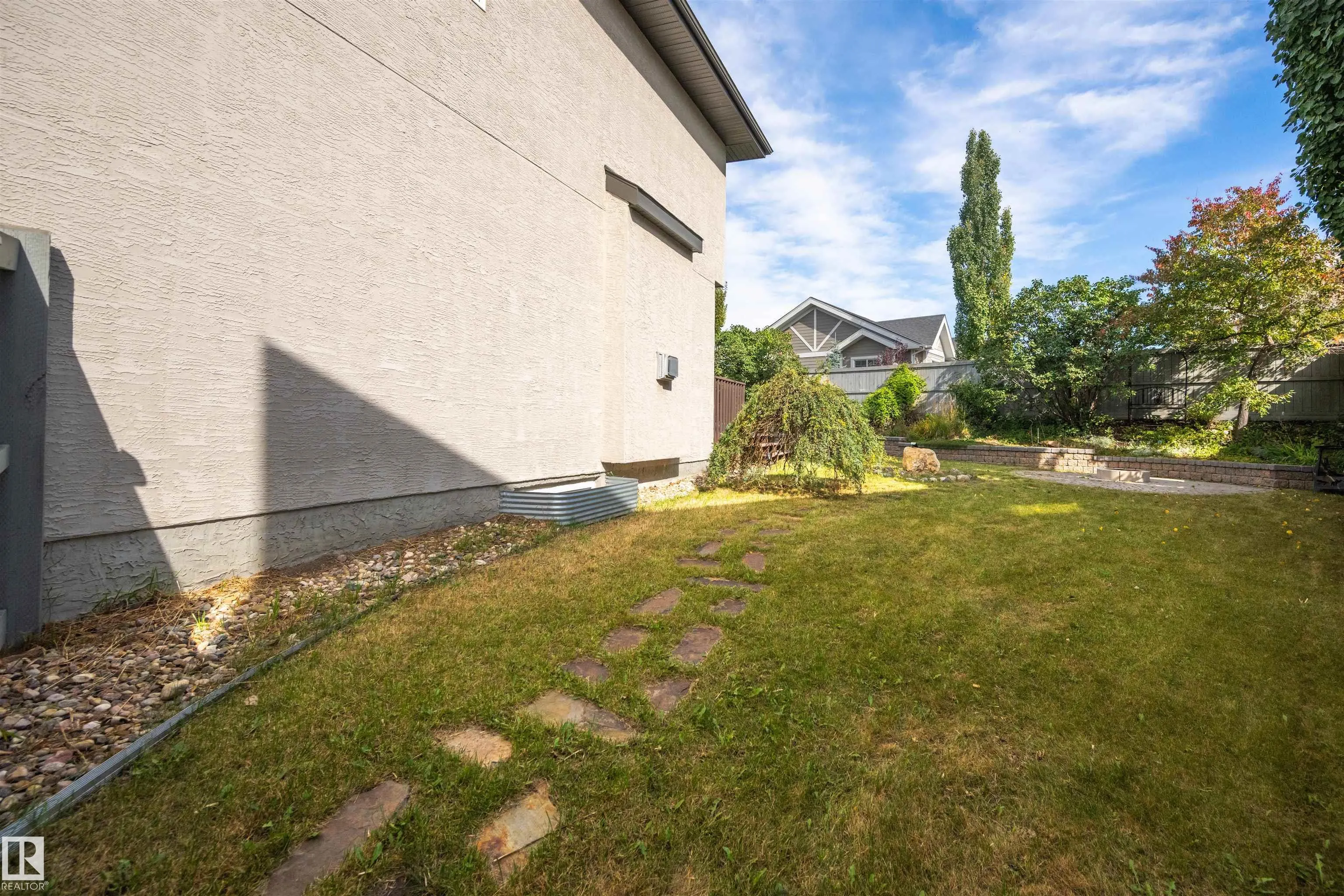2422 WARRY Place