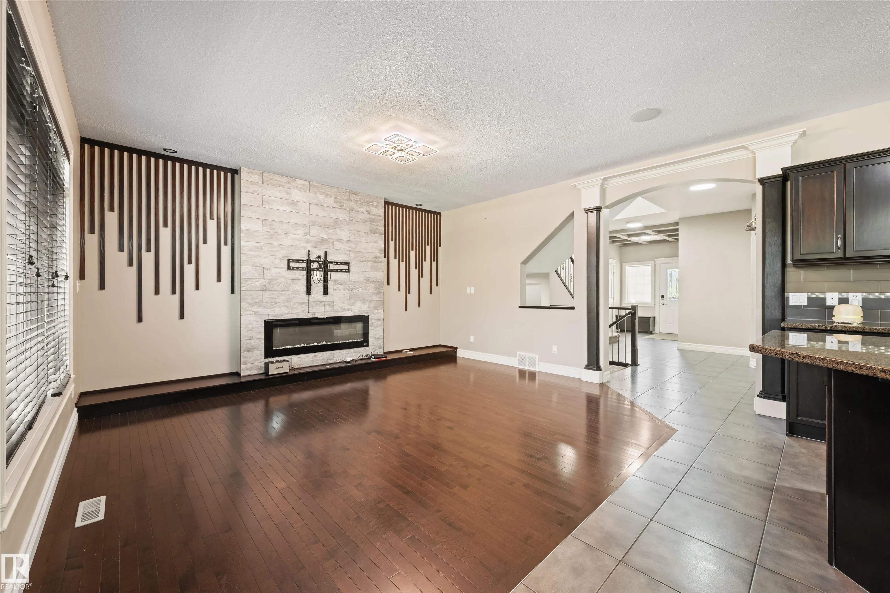 2422 WARRY Place