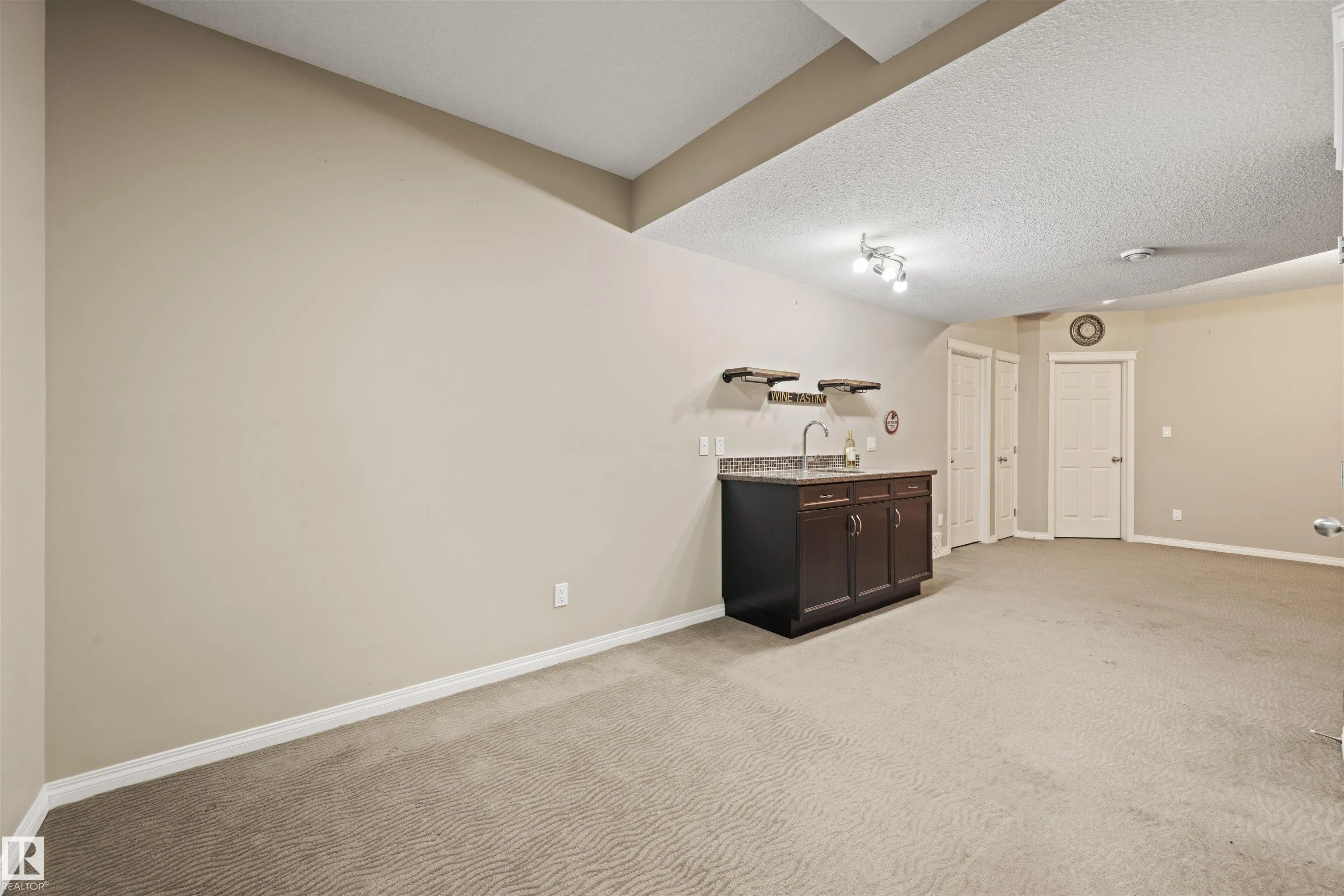 2422 WARRY Place