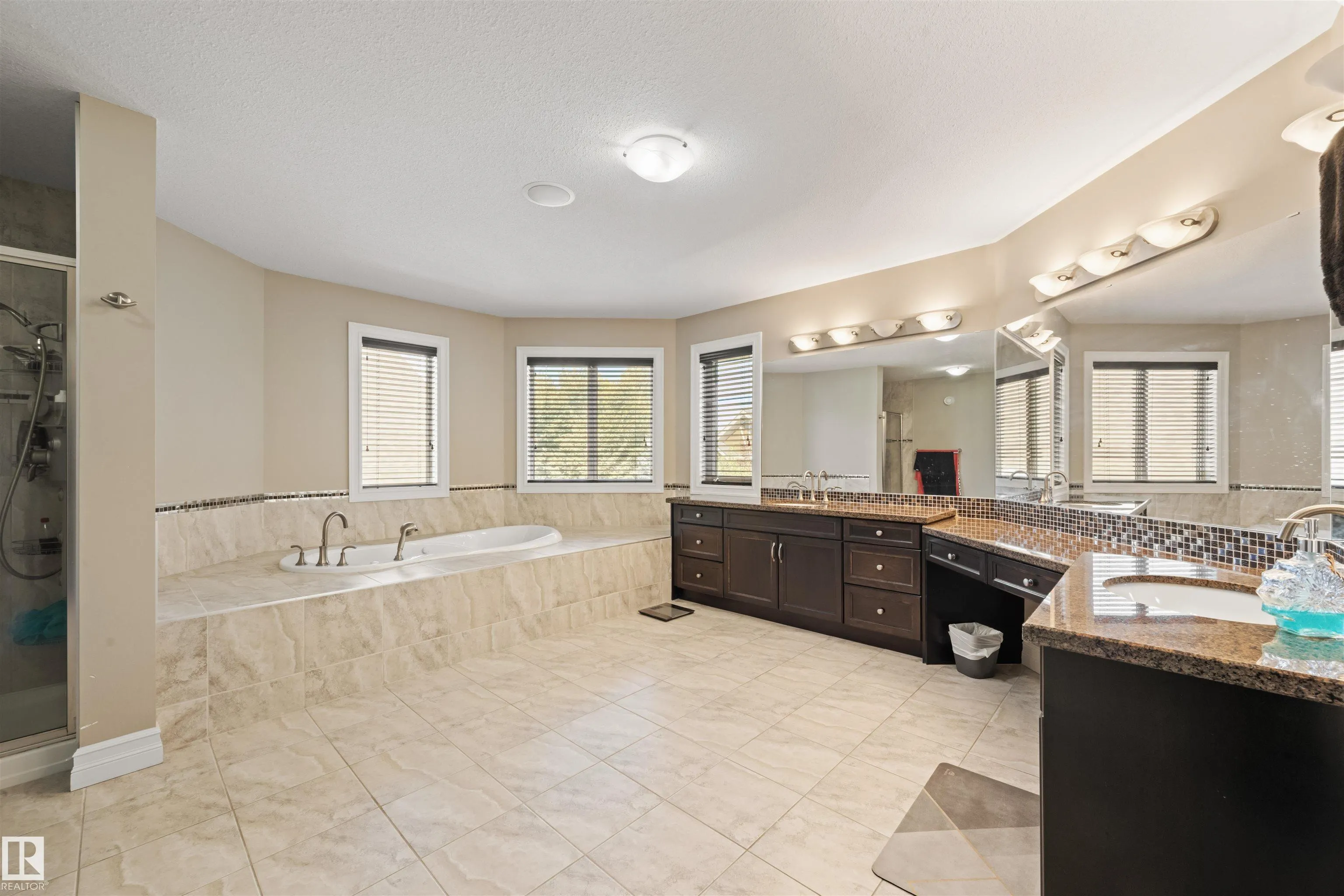 2422 WARRY Place