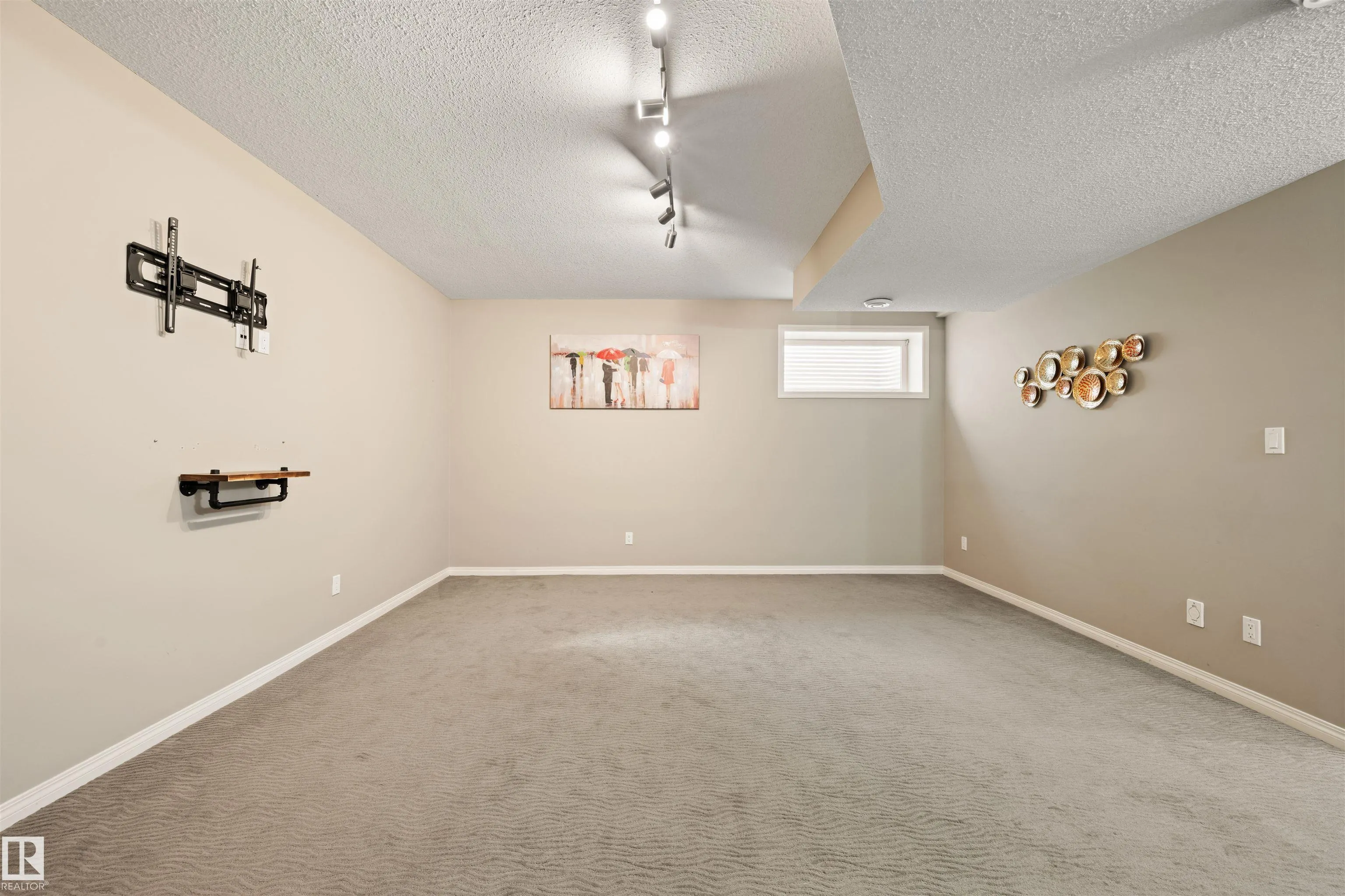 2422 WARRY Place