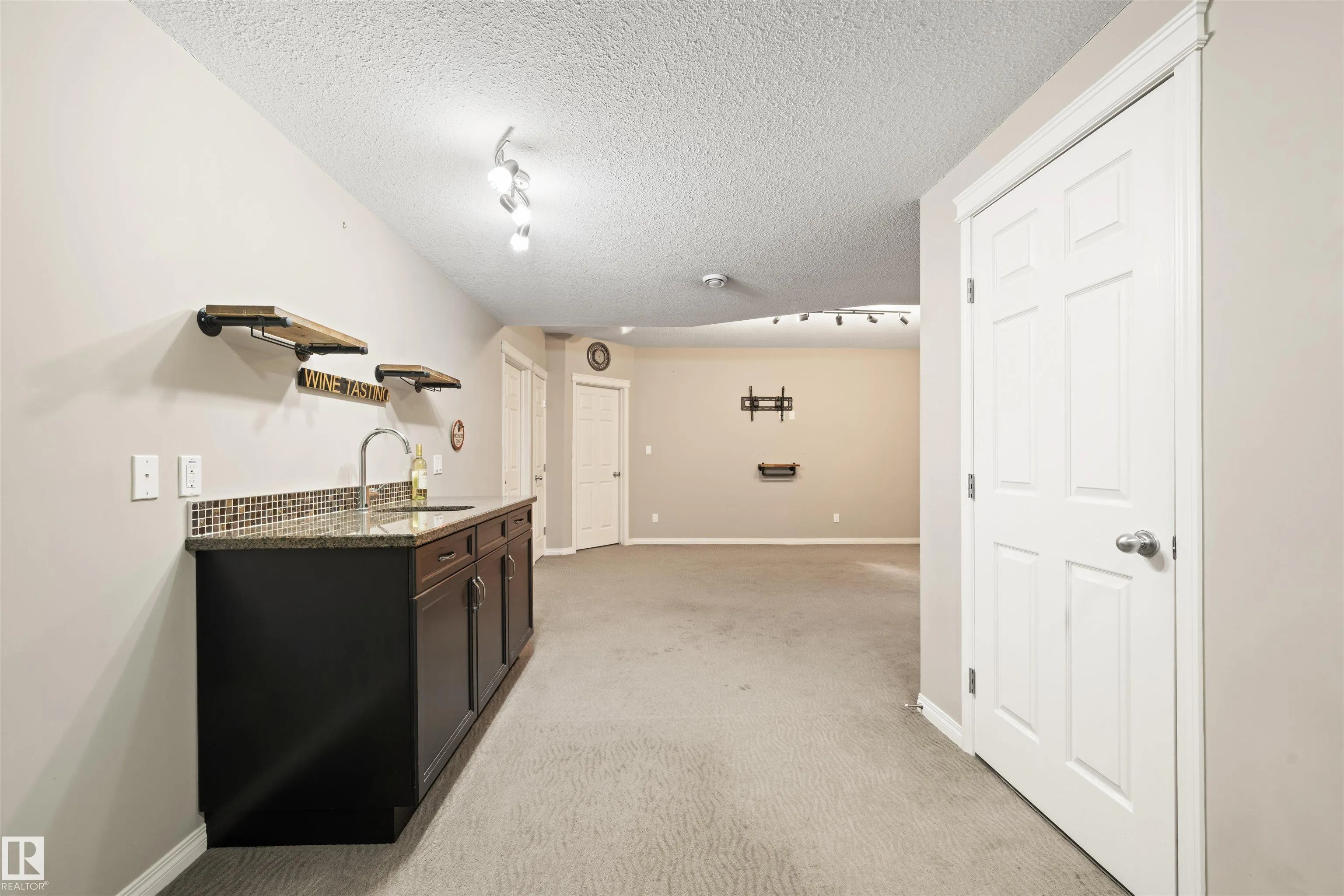 2422 WARRY Place