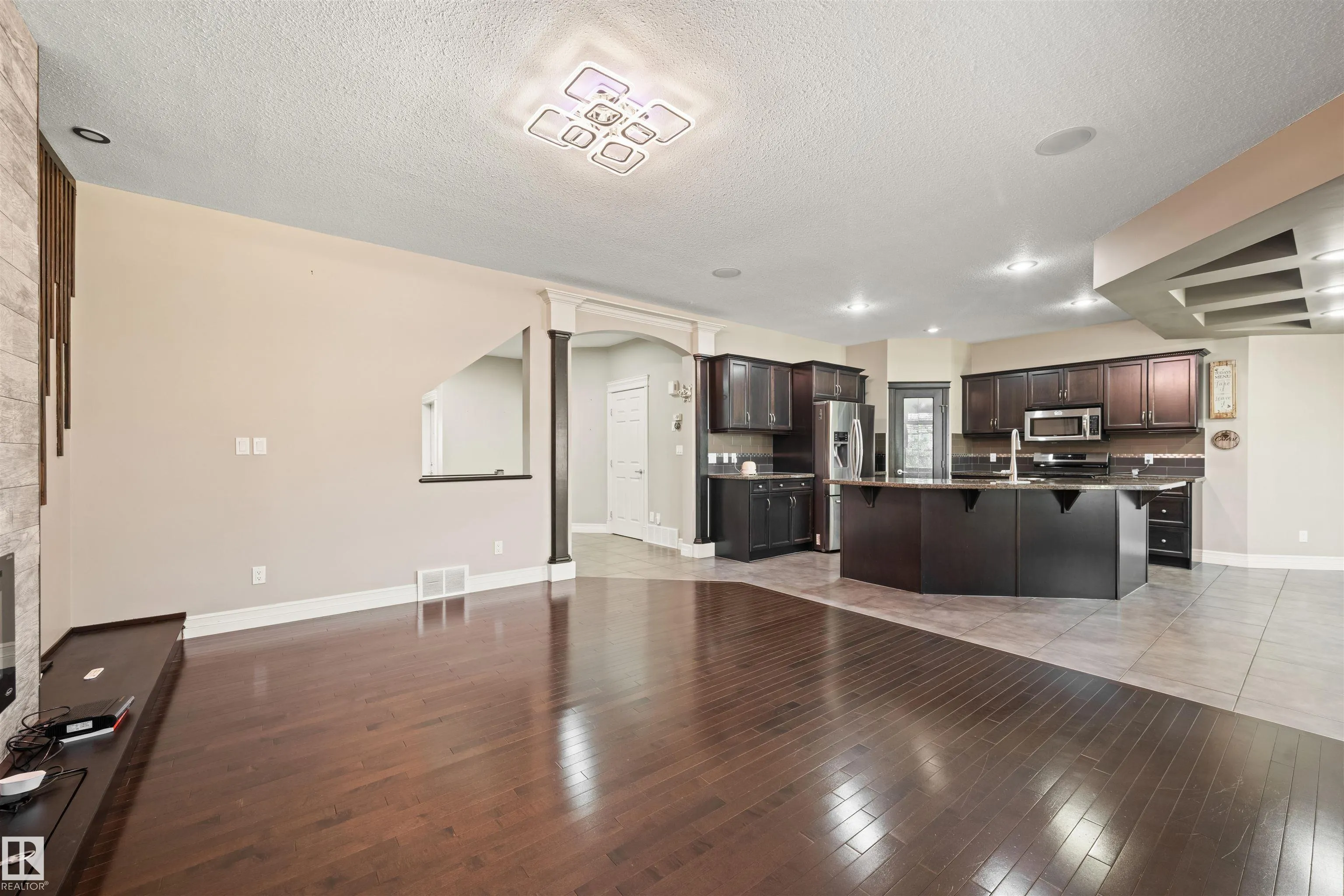 2422 WARRY Place