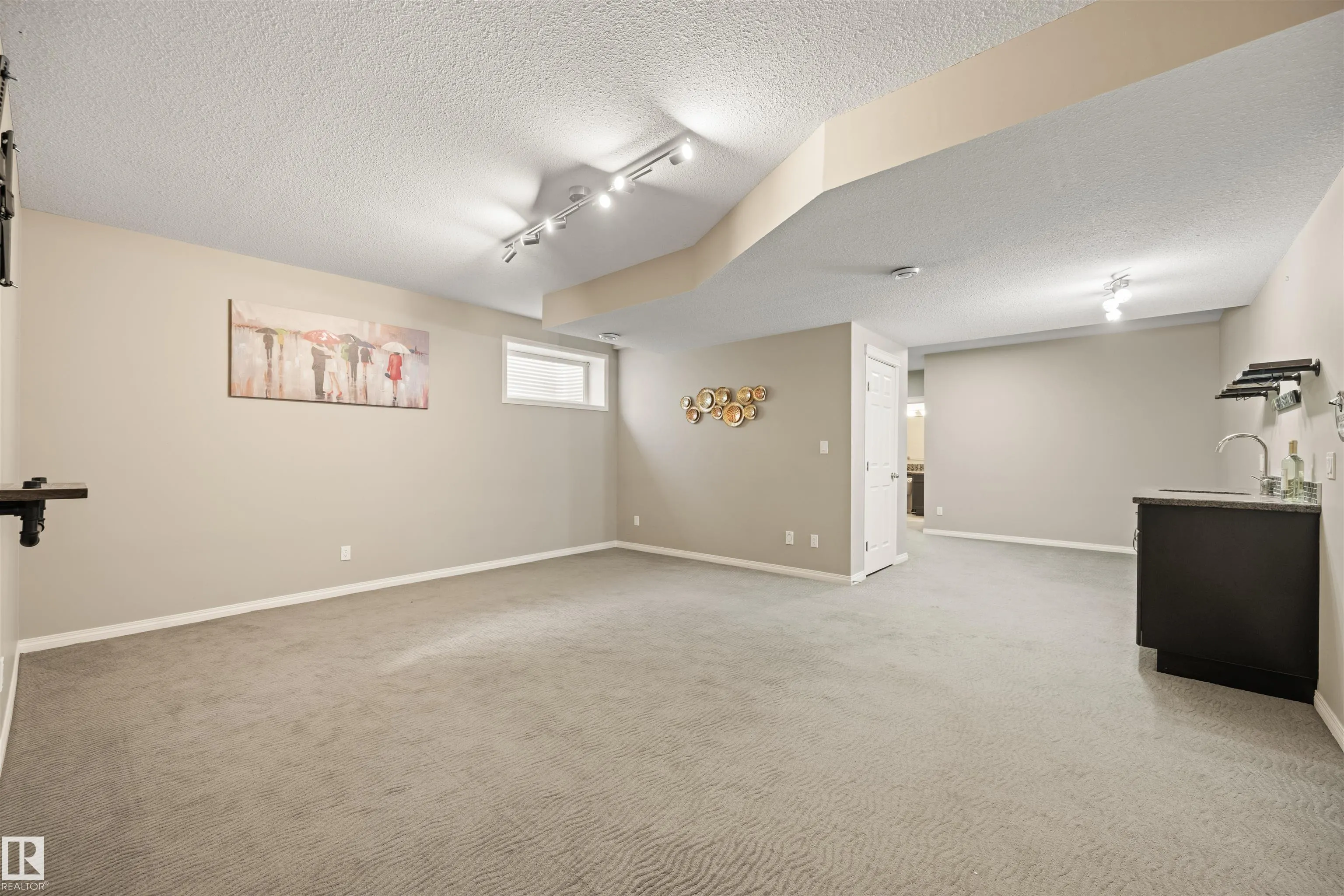 2422 WARRY Place
