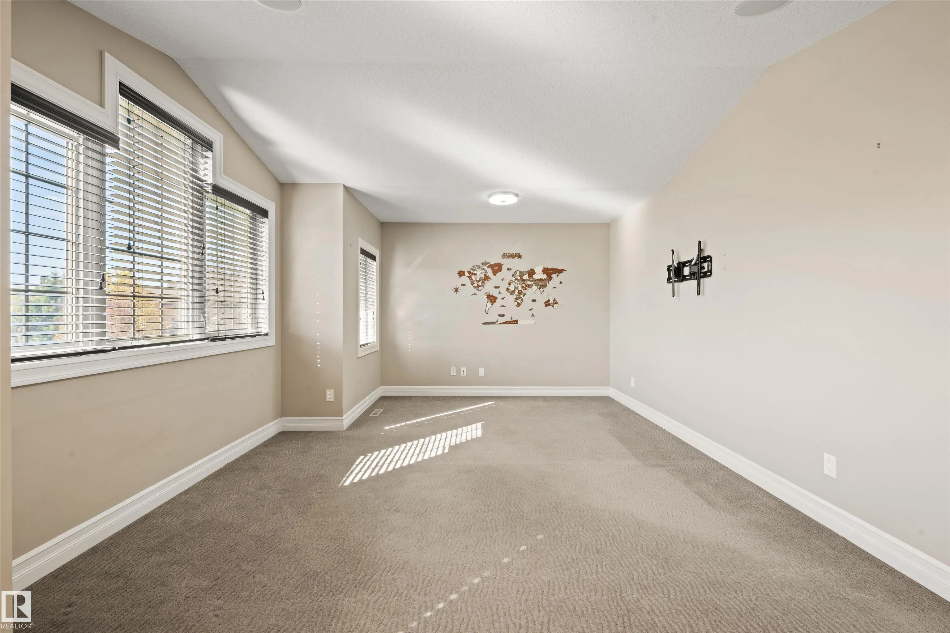 2422 WARRY Place