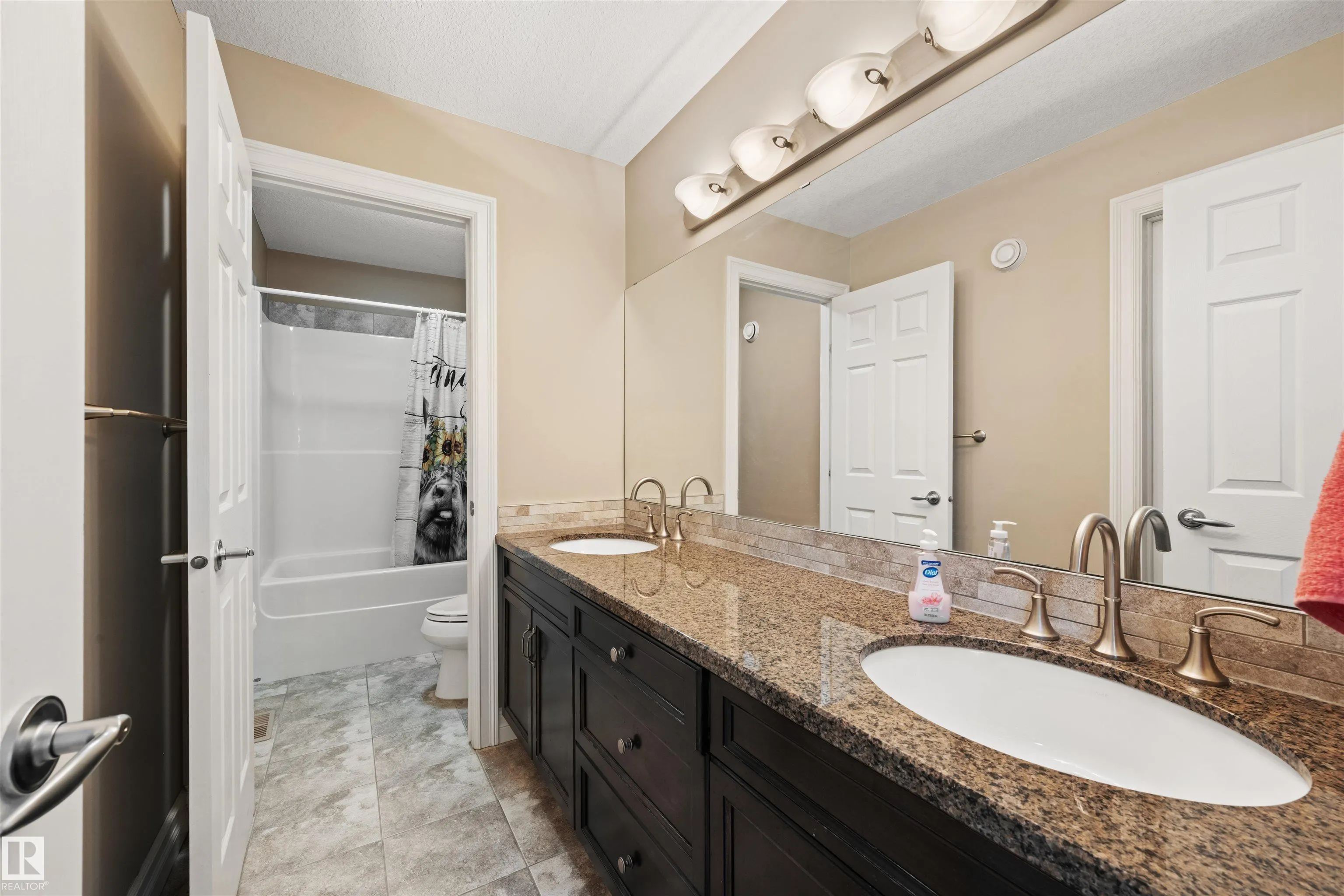 2422 WARRY Place