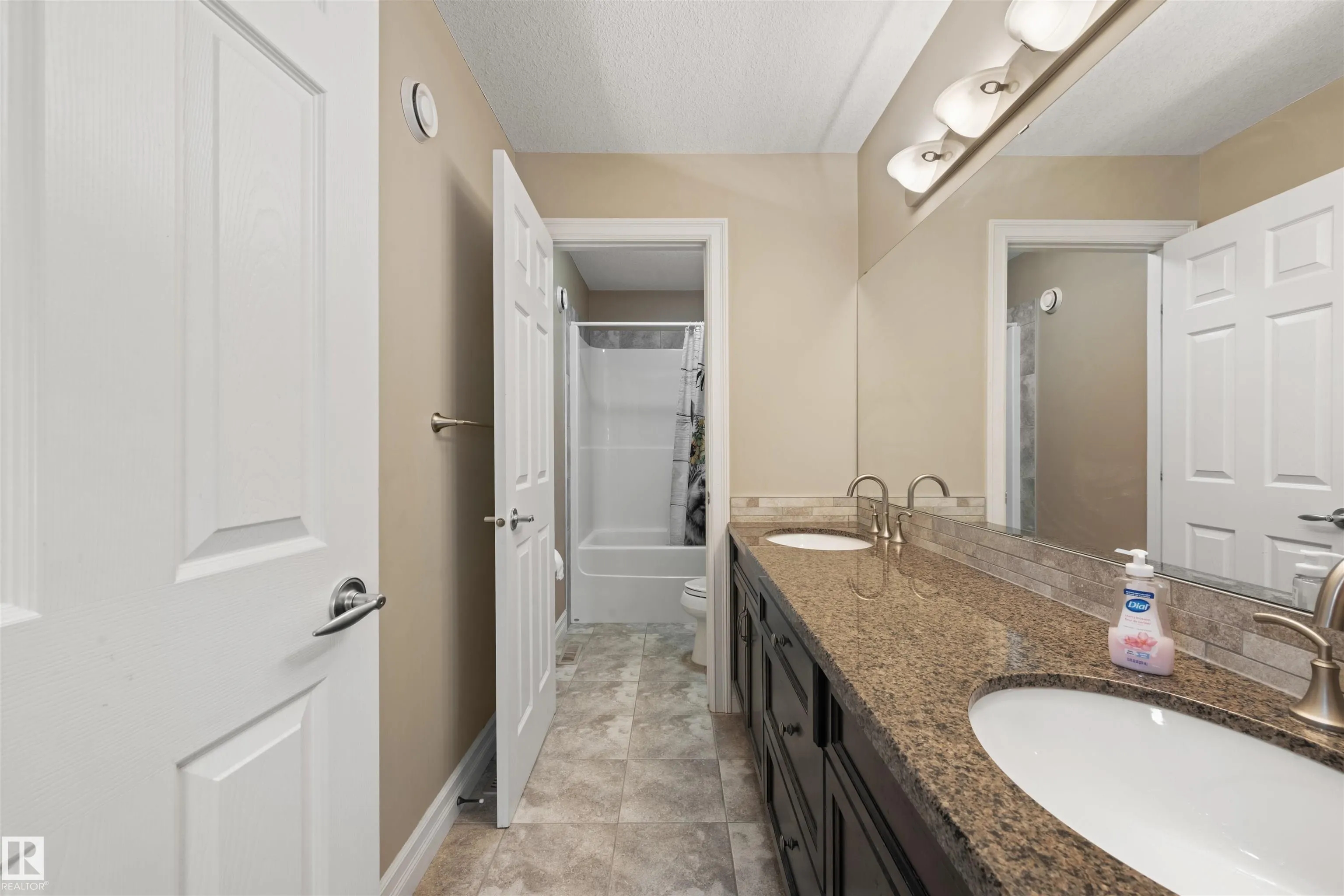 2422 WARRY Place