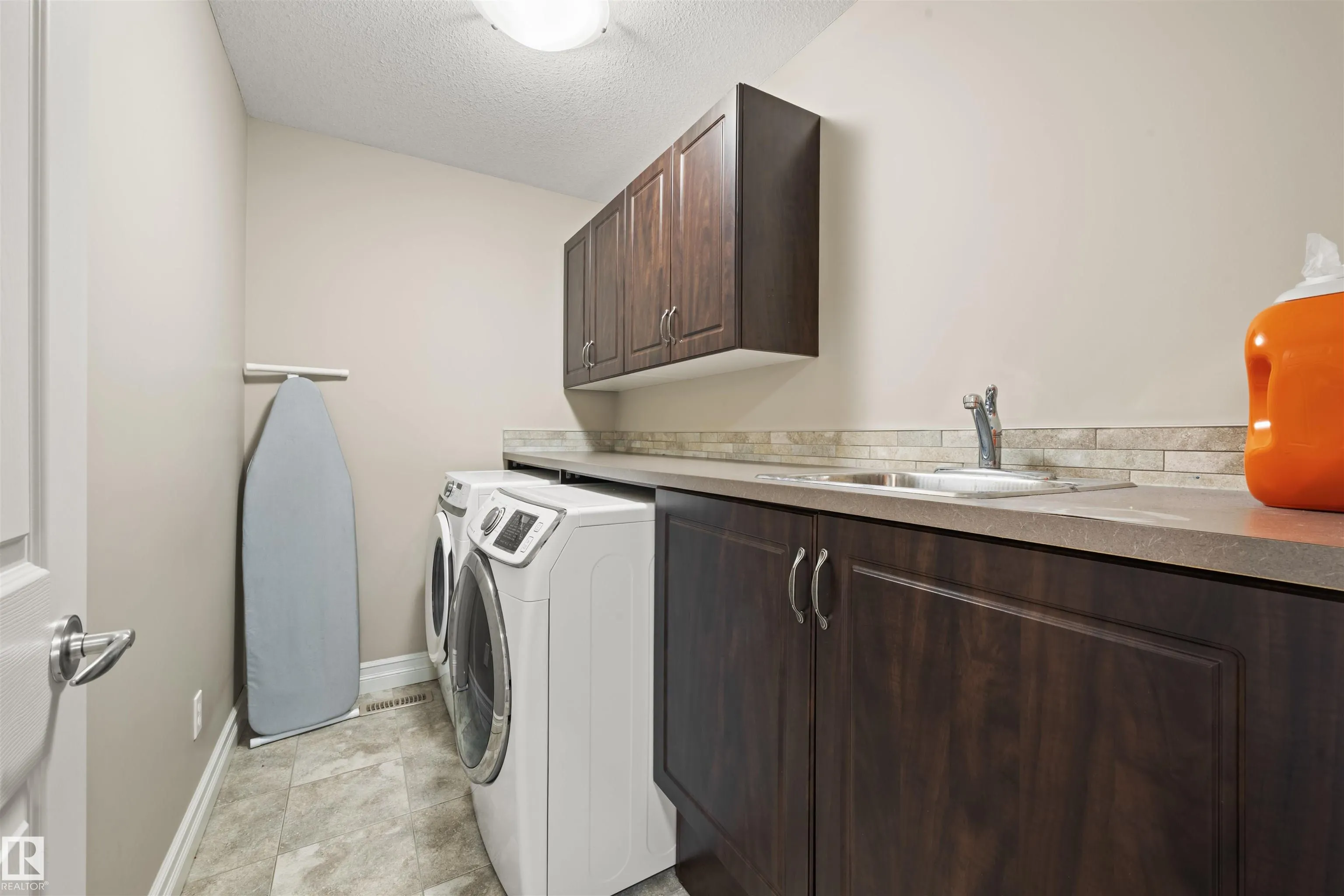 2422 WARRY Place