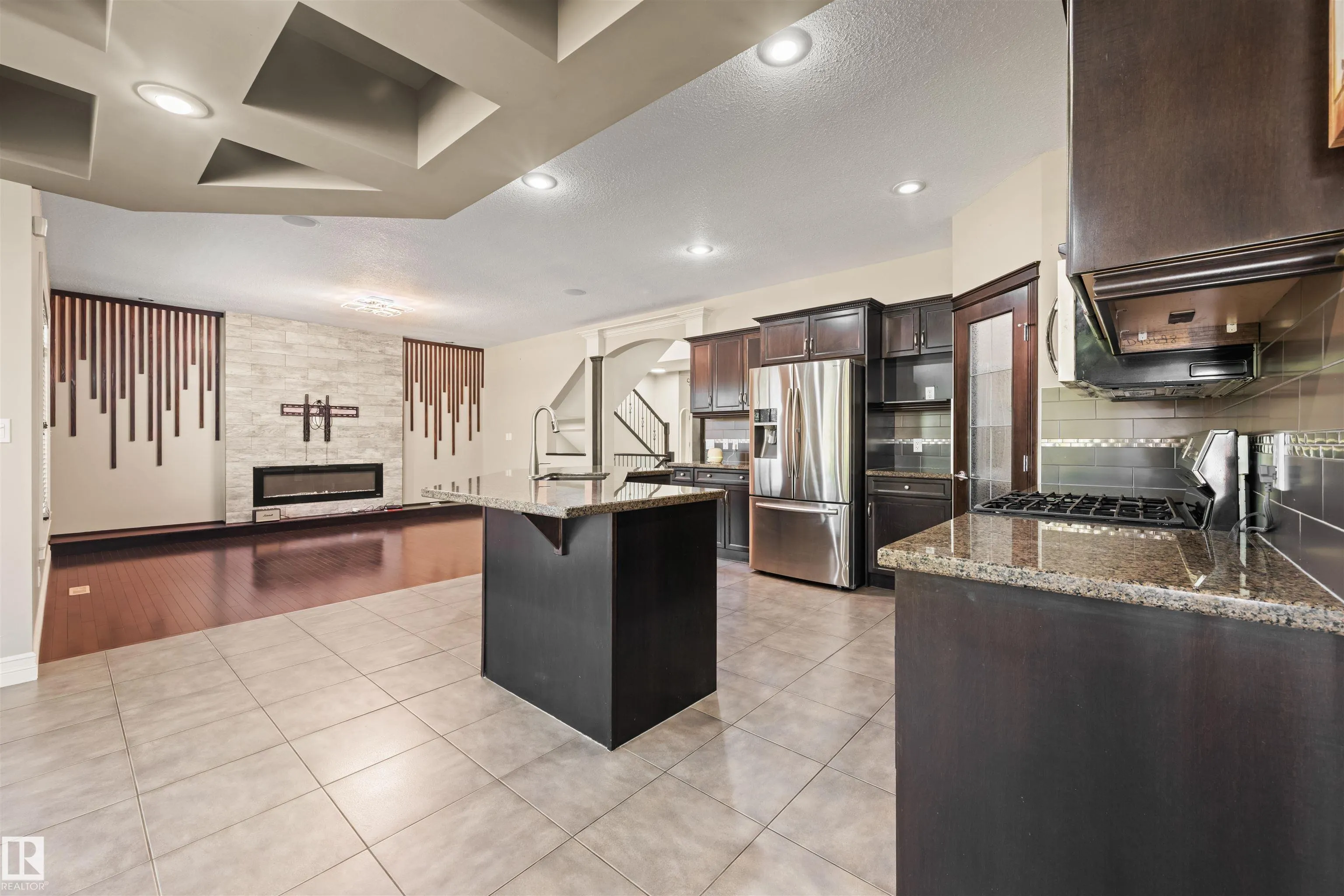 2422 WARRY Place
