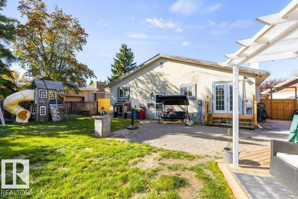 14 CIRCLEWOOD Drive
