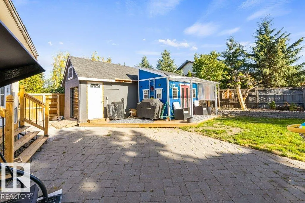 14 CIRCLEWOOD Drive