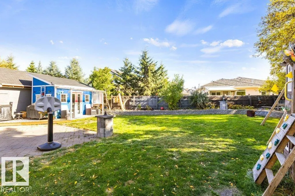 14 CIRCLEWOOD Drive