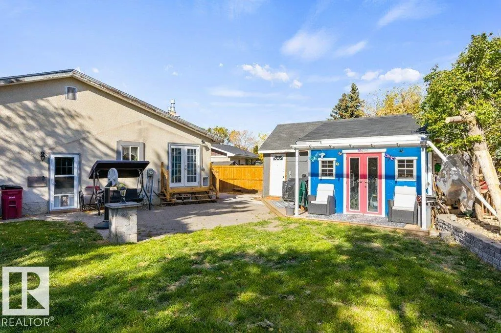14 CIRCLEWOOD Drive