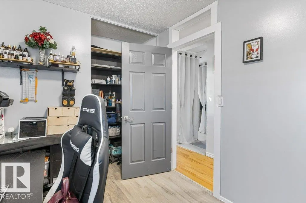 14 CIRCLEWOOD Drive