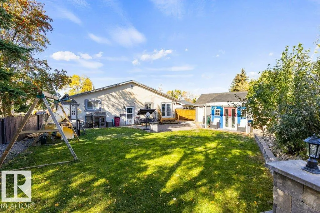 14 CIRCLEWOOD Drive
