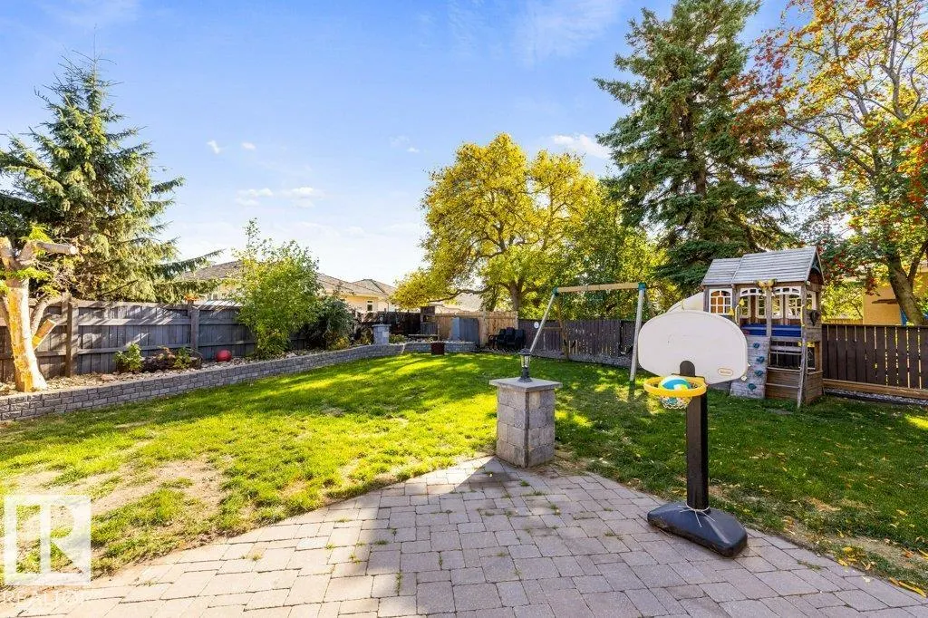 14 CIRCLEWOOD Drive