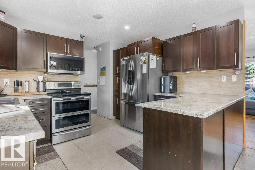 14 CIRCLEWOOD Drive