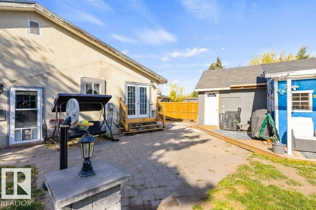 14 CIRCLEWOOD Drive