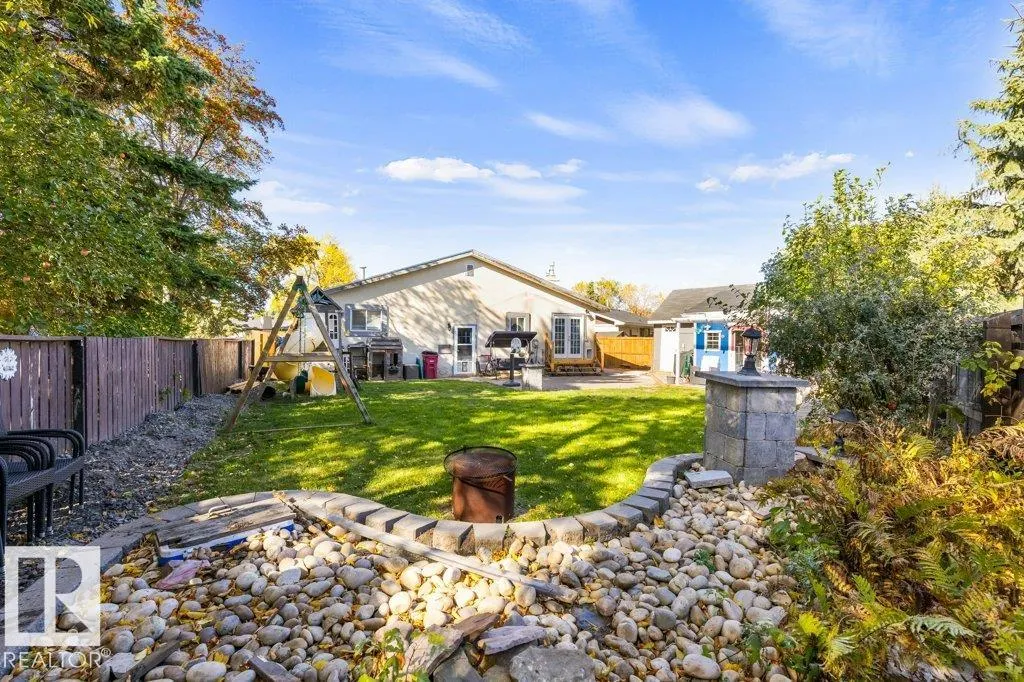 14 CIRCLEWOOD Drive